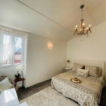 Village House, 2 Terrace & Air Conditioner Holiday home *